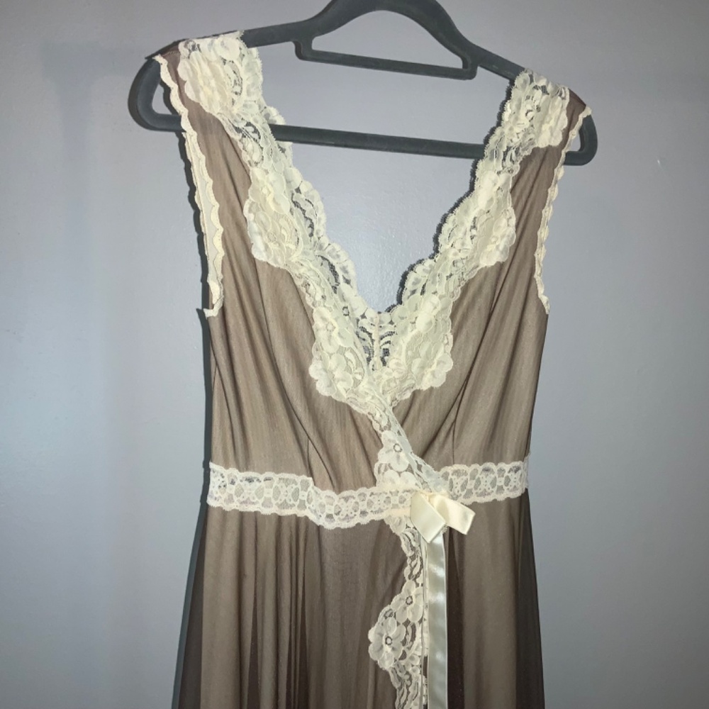 Elegant‎ Lace Trimmed Brown Nightgown Sz Med - Picture 4 of 11